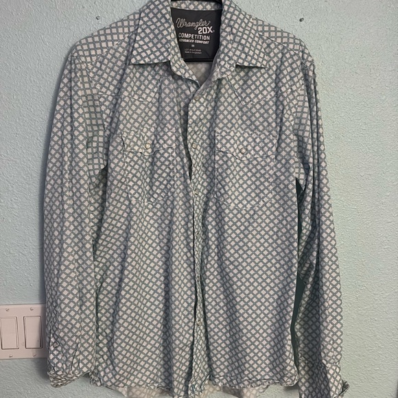 Wrangler button up. Medium. Like new! - Picture 1 of 3